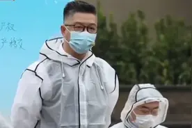 居民表示小区道路权，归全体业主所有，道路哪来的产权丨向前一步视频封面