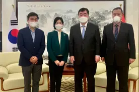 韩三养食品社长解释火鸡面出口内销保质期不一致，中驻韩大使表态视频封面