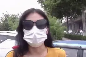 打车2公里收费18元？出租车司机动手抢发票：坐不起你就坐公交！视频封面