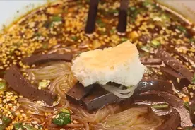 想吃粉汤羊血不用来陕西，教你正宗做法，烙馍做汤调味一次就学会视频封面