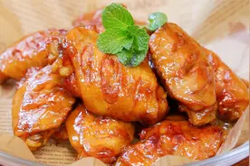 广东名菜南乳鸡翅，一口下去鸡肉香嫩爽滑，做法简单好吃熟得快视频封面