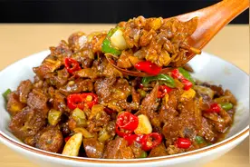 湖南特色菜生炒鸭的家常做法，香辣开胃越嚼越香，下酒下饭都不错视频封面