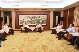 楼阳生拜会全国人大常委会副委员长吉炳轩视频封面
