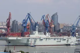 075两栖攻击舰对中国海军有多重要？当年要有它，也不会留下遗憾视频封面