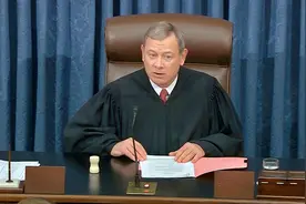 不是旧病复发！美国首席大法官发生严重意外，美媒称头部沾满血迹视频封面