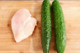 2根黄瓜1块鸡胸肉，简单一炒，又香又脆，好吃不腻超解馋，真下饭视频封面