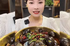 美女吃麻辣大田螺，个头很大肉很多，看着真好吃呀！视频封面