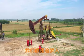 身边最美劳动者，这令人感动的身影，幸福都是奋斗出来的视频封面