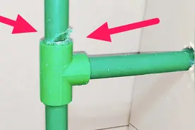 墙缝里的三通漏水，用热熔的方法维修太麻烦了，教你一招快速修好视频封面