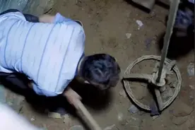 兰桐花开：凑钱打井不出水，村干部正发愁，不料井水自己涌了出来视频封面