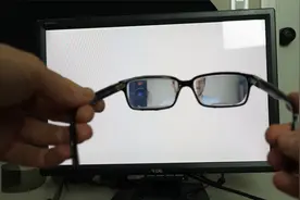 电脑屏幕上有一层膜，撕下来做成眼镜，电脑画面只有自己能看见！视频封面