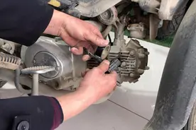 摩托车下雨天受潮熄火，原来是这里问题！困扰了很多修车师傅