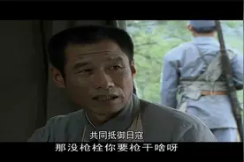 英雄：鬼子躲悬崖底不出来，高手巧出妙招，油桶装粪往下扔