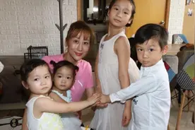 5年剖4胎学外国人不坐月子，子宫像纸那么薄了，她现在状况好吗？视频封面