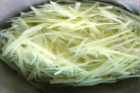用刀切土豆丝太麻烦？教你用一根筷子，土豆丝又细又均匀，涨知识视频封面