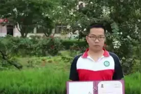 河南寒门学子张浩飞，高考700分考入清华，家人反应让人出乎意料视频封面