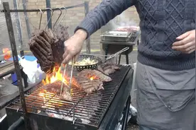 为什么中国人烧肉类要沸水煮一下？为何美国人没有，直接就是烧？视频封面