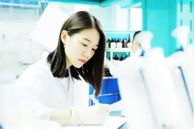 全球4千顶级科学家印度才十个，中国网友：的确觉得不太对劲视频封面