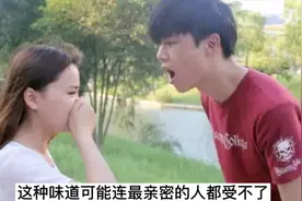 为何男人嘴巴容易有臭味？每天备好1种“水”，口臭或能慢慢消视频封面