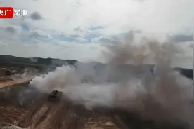 火力全开！陆军多兵种实弹射击演练震撼来袭视频封面