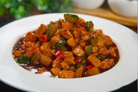 1块鸡胸肉加上土豆和黄瓜，简单一炒，居然这么好吃下饭，太香了视频封面