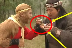孙悟空能用假铜钱买切糕，为何八戒却攒了十年银子只为买件衣服？视频封面