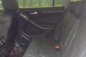 后排座位折叠也要罚款？车主怒了：自己的车不能做主，买它视频封面