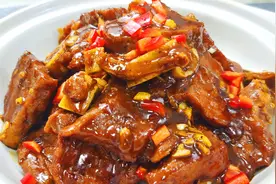 酒店里的牛仔骨为什么那么好吃？大厨教你技巧，鲜嫩不柴又入味视频封面