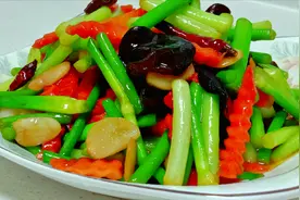 家常清炒蒜苔的做法，清爽开胃，比大鱼大肉都香，我家孩子很爱吃视频封面