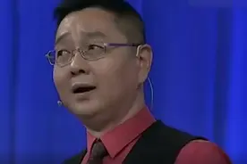 张绍刚被批评：故意将求职者的礼物摔地上，老板责备他不该这样！视频封面