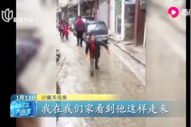 男孩期末取得好成绩，拿着奖状回家，还走出了“六亲不认”的步伐视频封面