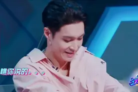 笑容合集，夏日甜兴最解暑啦！想住进张艺兴甜甜的酒窝里视频封面