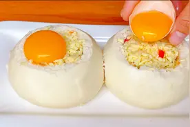 鸡蛋放进馒头里，实在太好吃了，我家一周吃5次，出锅孩子抢着吃