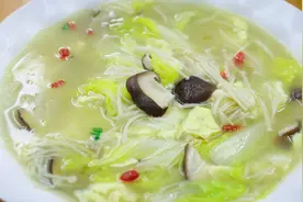 厨师长的“香菇白菜汤”，清淡养胃又刮油，这做法最适合家常菜