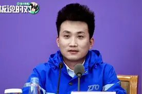 质朴！快递小哥“亮相”国家级大会：我们多跑路，客户就能少出门