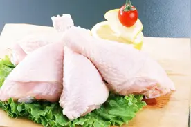 洗鸡腿，10个人8个错，教你不用开火不用焯，轻松洗掉鸡腿上血水