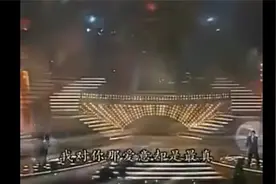 《爱的比你深》成龙  张学友视频封面
