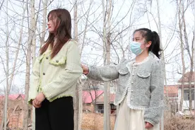 东东媳妇突然找到娜娜，还要翻看娜娜的手机，这到底怎么回事？视频封面