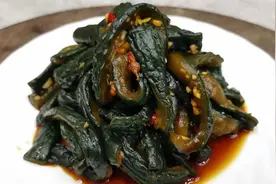 大厨教你秘制酱黄瓜的做法，酸辣脆爽口感好，一次腌制10斤不够吃