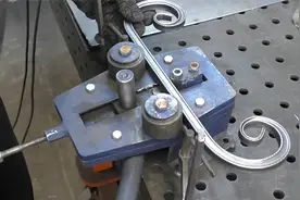 大叔自制铁艺花型，美观大方似丘比特之箭，真的很受欢迎视频封面