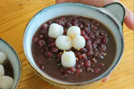 天冷喝一碗粉圆红豆沙，在家用电饭煲自制，软糯香甜又简单！