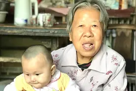 农村79大爷动手切菜，75岁大娘来做饭，看俩位老人合作做的啥饭？视频封面