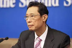 钟南山提醒要迅速发展疫苗后，我国新冠疫苗新突破：可大规模接种视频封面