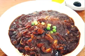 韩国正宗手打炸酱面，出锅后淋上黑漆漆的酱汁，和国内的没法比！视频封面