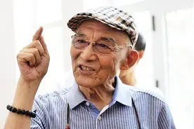 六小龄童和游本昌先生，他们为何一个被骂一个被夸？