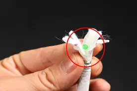 香烟嘴里的“爆珠”是干嘛的？很多人都理解错了，这才是正确用法视频封面