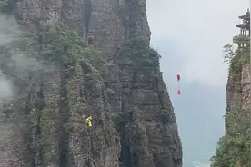 广西一景区现孙悟空高空翻筋斗云 网友直呼艺高人胆大视频封面