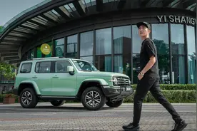 坦克300城市版起售价比越野版高？有什么不同，增加了什么配置视频封面