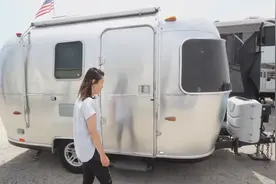 model Y 拖房车