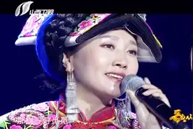 九寨沟姑娘介绍家乡罕见美景，一首《神奇的九寨》嗓音如天籁视频封面